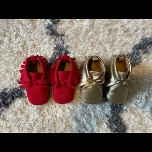 Baby moccasins shoes (2 pairs)